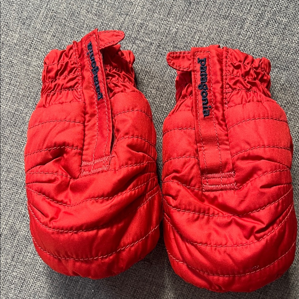 Patagonia Kids 18-24mo Bright Red Mittens